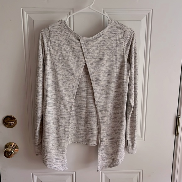 EUC Zyia ‘Ash Split Back Long Sleeve T’ - Picture 1 of 9